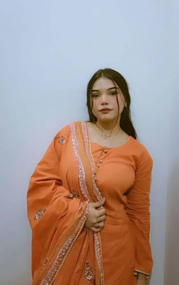 Hania Khan - photo
