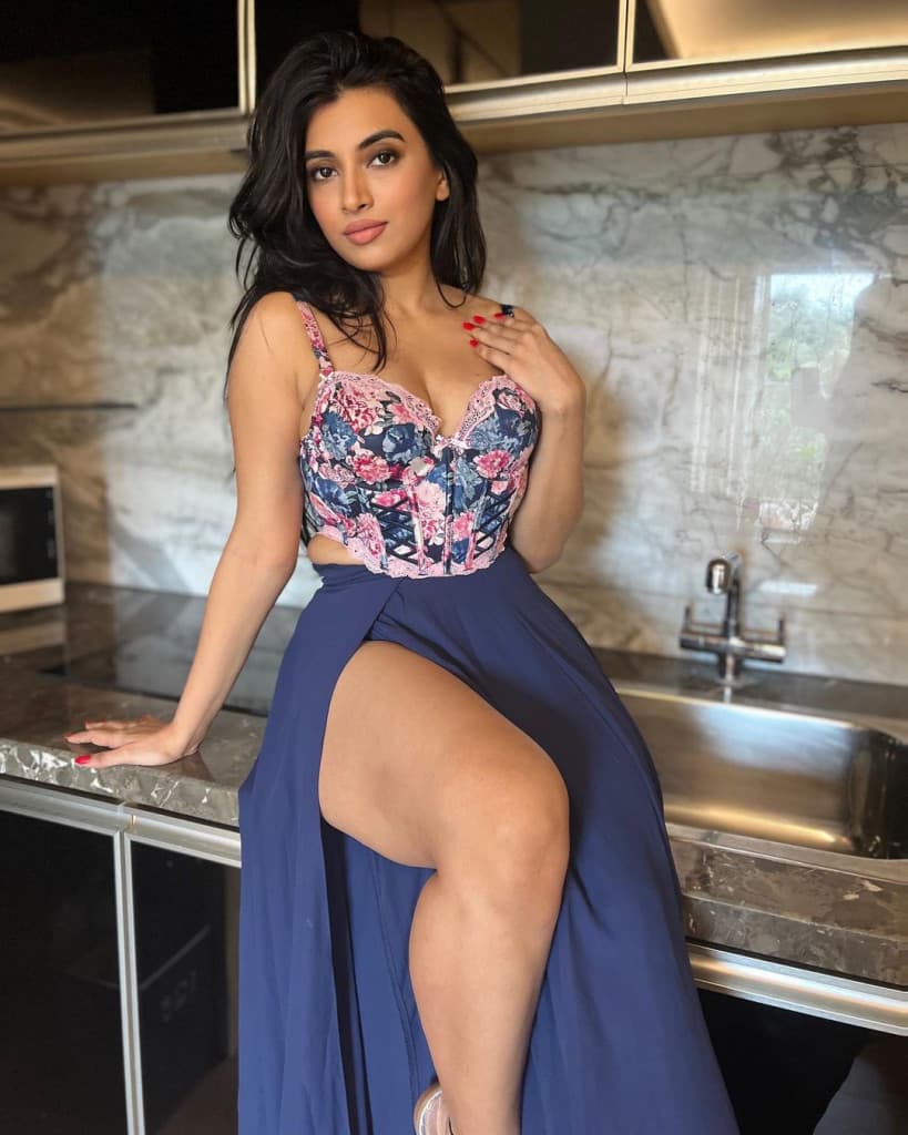 Priya first time coming in Dubai - photo